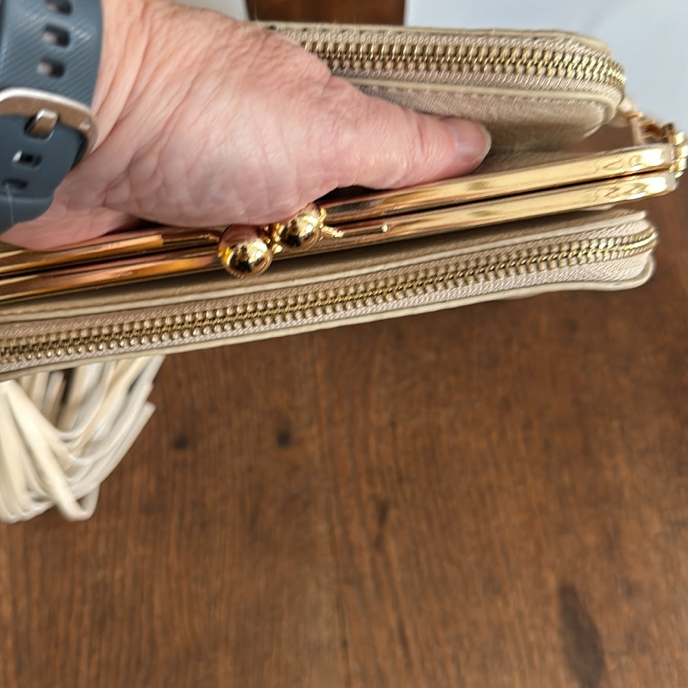 Cream/Bone/Tan Colored Cross Body Bag Gold Tone Hardware Tassel Kiss Lock Clasp - Picture 5 of 17